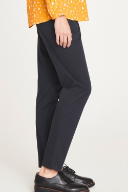Lea Organic Cotton Chino Trousers in Navy
