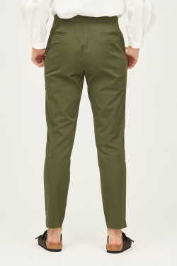 Lea Organic Cotton Chino Trousers in Olive Green